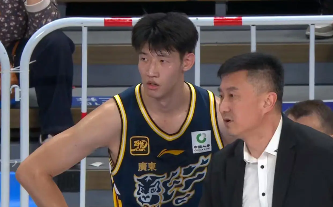 乐鱼官网-上半场独砍10分,下半场却几乎被DNP,球迷:你也指着杜锋骂一次